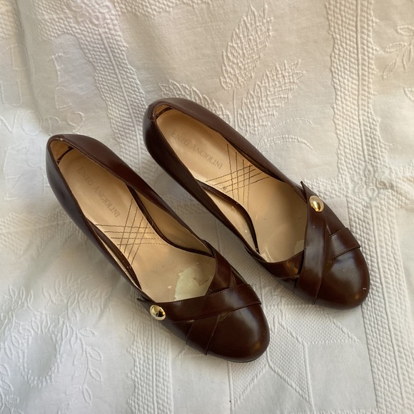 Rich brown Enzo Angiolini pumps with unique wood heel. - Picture 2 of 8